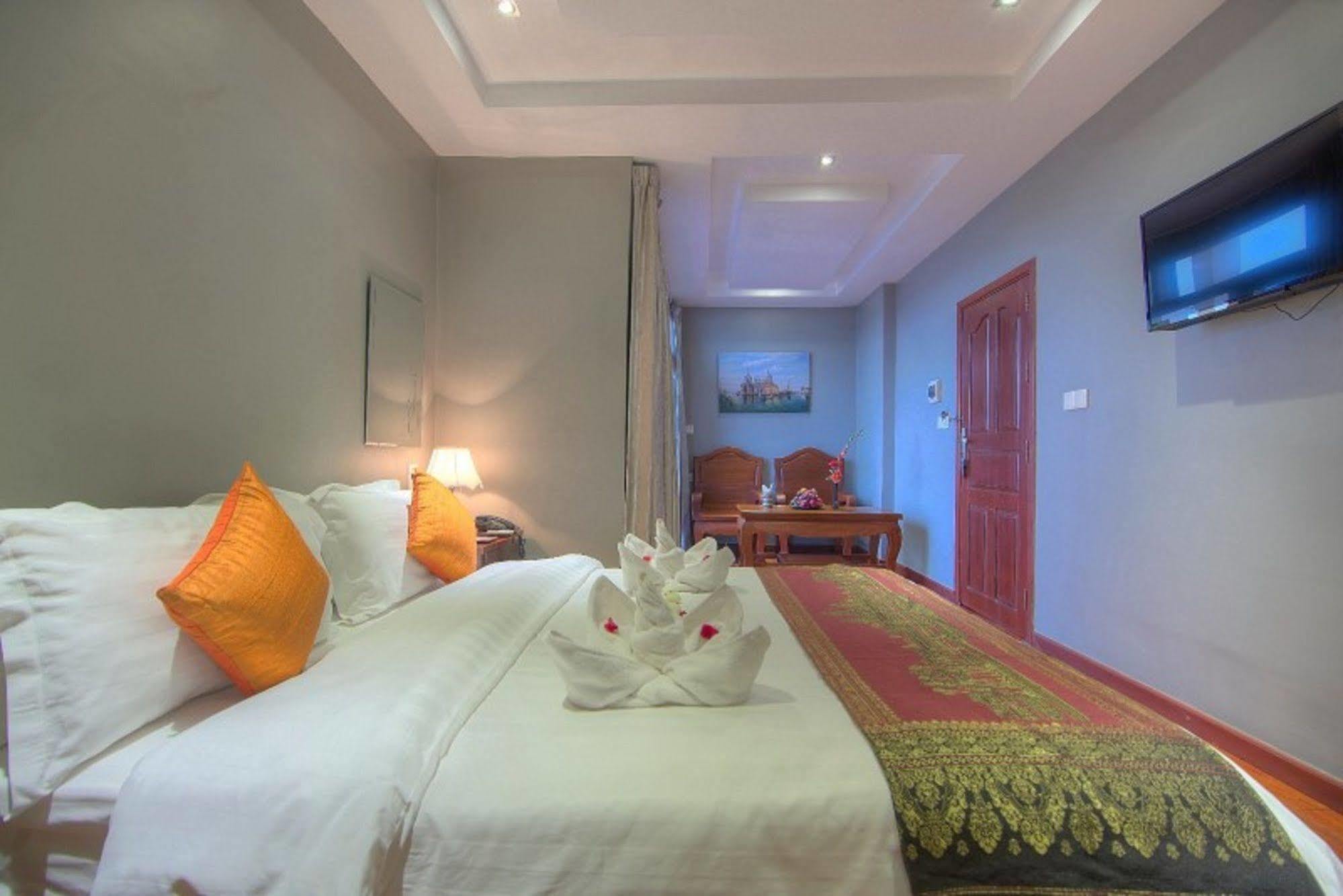 Le Grand Mekong Hotel Phnom Penh Exterior photo