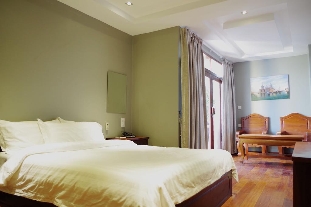Le Grand Mekong Hotel Phnom Penh Room photo